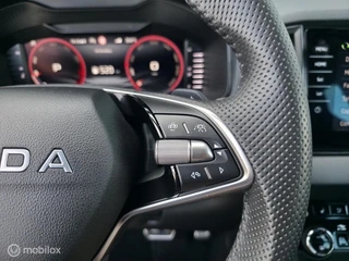 Skoda Karoq 1.5 TSI ACT Sportline / Trekh. / Carplay / Navi / 17