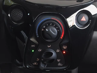 Citroën C1 1.0 VTi Shine Achteruitrijcamera | Navi | Airco / 25