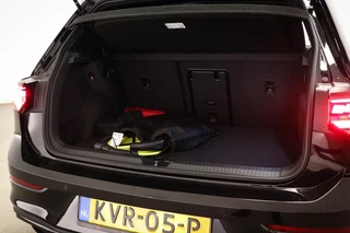 Volkswagen Golf 1.5 eHybrid GTE | LEDER | PANORAMADAK | HEAD UP | STOELVENTILATIE | STUURVERWARMING | TREKHAAK | 18" / 18