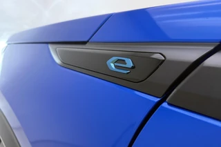 Peugeot e-2008 EV Allure Pack 50 kWh | Achteruitrijcamera | Lichtmetalen velgen | Navigatie | Apple Carplay/Android Auto | / 32