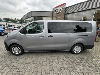 Toyota PROACE Electric Verso LONG DYNAMIC 75KWH GRUAU ROLSTOELAUTO VERLAAGD-INBOUW-OPRIJPLAAT 2x SCHUIFDEUR CRUISE AIRCO BLUETOOTH / 2