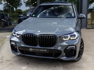 BMW X5 M50i 530pk | Achterasbesturing | Laser | ACC | Sky Lounge | Grigrio Telesto / 4