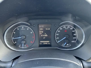 Toyota Yaris 1.0 VVT-i Aspiration 5-Deurs | Climate control | Camera | Navigatie | Cruise control | Elektrisch Pakket | Bluetooth telefoonvoorbereiding / 7