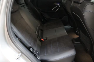 BMW X1 sDrive20i Executive M Sport Pakket Automaat  / Live Cockpit Professional / Shadow Line / Comfort Access / Head-Up Display / Adaptieve LED / 18 Inch / Parking Assistant Plus / Innovation Pack / Elektrisch Verstelbare Voorstoelen / Extra Getint Glas / 21