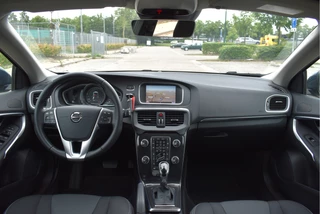 Volvo V40 1.5 T2 Polar  | NL-Auto | Historie | Standkachel | Stoelverwarming | Nav | Sfeerverl. | Full LED | Zeer netjes / 12