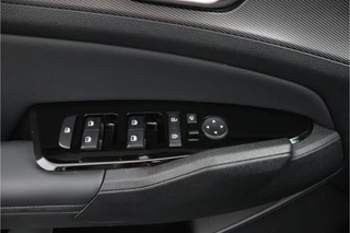 Kia Sportage 1.6 T-GDi Hybrid DynamicPlusLine  - Kantel/Schuifdak - Stoel en stuur verwarming - Parkeersensoren - Navigatie- Fabrieksgarantie tot 10-2031 / 19