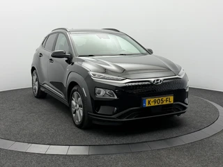 Hyundai Kona EV Fashion 64 kWh 3- Fase SOH 95,3% Warmtepomp | Trekhaak | Camera | Navigatie | Head-Up Display / 7