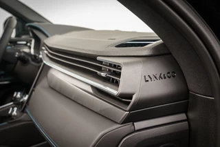 Lynk & Co 01 1.5 Plug-in Hybrid 262 Pk Zwarte Hemel | Panoramadak | 75 km Elektrisch | 360 Camera | NL Auto | 20 inch. LMV | 1e Eigenaar / 51