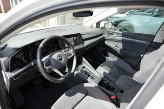 Volkswagen Golf 1.5 TSI Style Pano, ACC,Carplay,Navi / 23