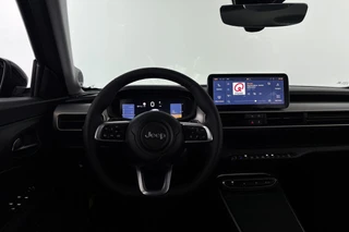 Jeep Avenger 1.2 e-Hybrid Summit Infotainment & Convenience Pack JBL Carplay / 8