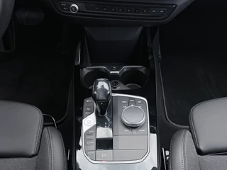 BMW 1-serie 118i Executive Edition | Carplay | PDC | Navi | Sportstuur / 22