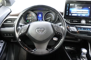 Toyota C-HR 1.8 Hybrid Executive  | Dealer onderhouden | NAVI | Camera | Trekhaak | Cruise control | / 20