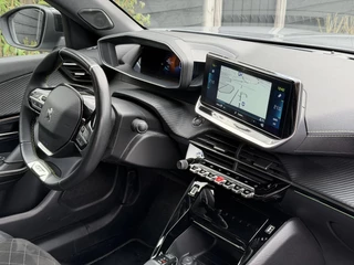 Peugeot e-2008 GT Pack 50 kWh 136PK Automaat Navigatie, Achteruitrijcamera, Keyless, Stoelverwarming, Adaptieve Cruise Control / 17