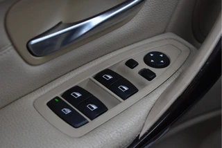 BMW 3 Serie Touring 320i xDrive High Executive M 184 pk  | Vol | HUD | Elekt.haak | Keyless | Open dak | Camera | LED/Xenon | LM-Velgen 19" / 42