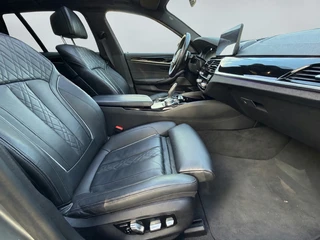 BMW 5 Series Touring 530e M sport PLUS panoramadak, electr trekhaak, lazer, VOL OPTIES! 1 e eigenaar, Origineel NL auto met nap / 53