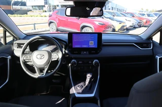 Toyota RAV4 2.5 HYBRID AWD DYNAMIC ANDROID/APPLE STOEL/VOORRUITVERW. LM-VELGEN P-SENSOREN CAMERA AD-CRUISE / 17