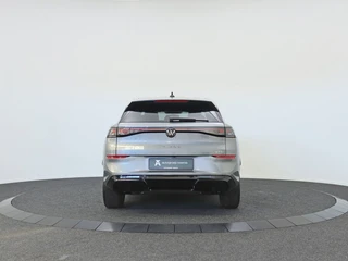 Volkswagen T-Roc 1.5 eTSI R-Line Elek. Trekhaak | Stuur-/stoelverwarming | Verlichte logo's / 11