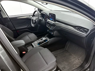 Ford Focus Wagon 1.5 EcoBoost Active Business Automaat | Adaptive Cruise | Stoelverwarming | Camera | Parkeersensoren | Trekhaak / 12