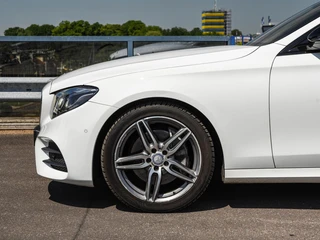 Mercedes-Benz E-klasse 220 d AMG Line Night Edition Panoramadak Widescreen Sfeerverlichting Apple CarPlay Android Auto Camera Stoelverwarming LED / 39