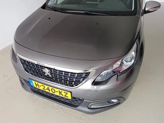 Peugeot 2008 1.2 Style / 12