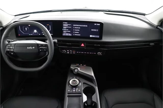 Kia EV6 Light Edition 63 kWh - SOH 99,7%  - Navigatie - Adaptive Cruise Control - Stoel/Stuur verwarming - Apple Carplay/Android Auto - Fabrieksgarantie tot 02-2032 / 31