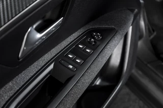 Peugeot 3008 1.2 PureTech 130 PK Active Pack Business Orig. NL  | Dig. Cockpit | Cruise | PDC | NAV + App. Conncect | ECC | Afn. Trekhaak | LM 19" | / 44