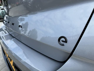 Opel Mokka Electric GS 54 kWh | Climate control | Navigatie | Verwarmbaar stuur | Elektrisch Pakket | Camera | Parkpilot | 18" LM-Velgen | Parkpilot / 17