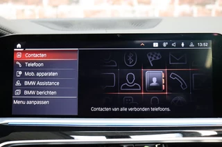 BMW X5 xDrive45e High Executive xLine Automaat  / Panoramadak / SOH 82% / Live Cockpit Professional / Trekhaak / Luchtvering / Stoelventilatie / Personal CoPilot Pack /  Comfortstoelen / Nappa Leder / Harman Kardon / Stoelverwarming / Head-Up Display / Active Steering / Individual Dashboard Leder / 30