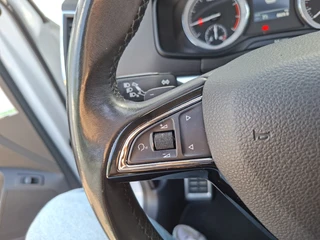 Škoda Karoq 1.5 TSI ACT Style Pano 360° Carplay Trekhaak Business Sportline / 38