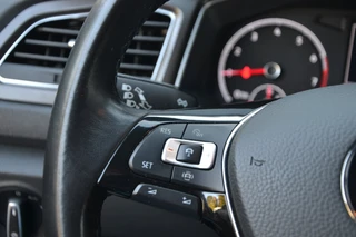 Volkswagen T-Roc 1.5 TSi 150 PK Style * Navigatie * Nette Auto * Automaat * / 17