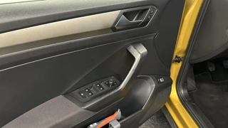 Volkswagen T-Roc 1.0 TSI Style Business PANO LM TREKHAAK DAB CRUISE. / 24