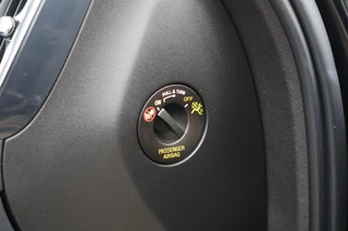 Volvo XC60 T6 Recharge AWD Plus Dark | Stoelverwarming | Trekhaak |  Parkeercamera | Panoramadak  | Longe Range | Pilot Assist | BLIS | Leder | Glossy Black | Keyless / 48
