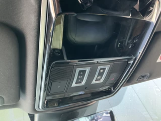 Land Rover Range Rover P400e Vogue Pano Meridian Memory Leer Luchtvering 360° Dealer-Serviced! PHEV / 50