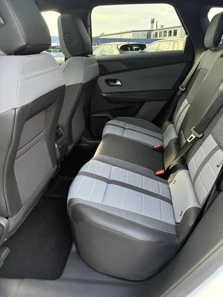 Opel Grandland Electric Business Edition 73 kWh | ECC | Navigatie | Elektrisch glazen panorama-dak | Matrix LED Verlichting | Cruise control | Camera | Winterpakket | 19" LM-Velgen / 51