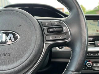 Kia e-Niro DynamicPlusLine 64 kWh | Stoelverwarming | Keyless entry | Schuifdak / 17