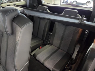 Peugeot 5008 1.2 PureTech Blue Lease Allure  7-Persoons Navigatie Full-led / 19