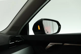 Audi Q3 35 TFSI 150pk Business Edition Trekhaak Camera Stoelverwarming LED Virtual Cockpit Navigatie Panoramadak / 7