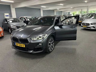 BMW X2 SDrive18i Executive / NL-auto / Navigatie / 19