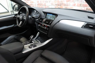 BMW X4 M40i High Executive M Sport Pakket Automaat  / Navigatiesysteem Professional / Schuif-/kanteldak / 20 Inch / Shadow Line / Leder / Extra Getint Glas / Stoelverwarming / Hifi / LED / Parkeersensoren voor+achter / Lichtpakket / 20
