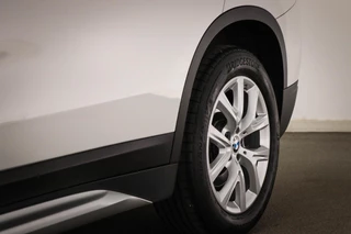 BMW X1 xDrive20i High Executive | PANORAMADAK | HEAD UP | STOELVERWARMING | TREKHAAK / 24