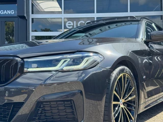 BMW 5-serie Touring 530i M-Sport / Pano / ACC / Luchtvering / 15