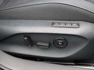 Skoda Superb Combi 1.5 TSi 204 Pk PHEV Sportline Business | Trekhaak | Carplay | Canton Audio | Head-up Display | Panoramadak | Virtual Cockpit | Adaptive Cruise | 19 Inch / 47