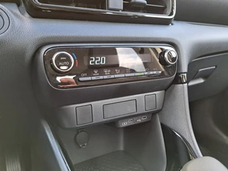 Toyota Yaris 1.5 Hybrid 115 First Edition LM-VELGEN AD-CRUISE NAVI CAMERA PRIVACY-GLASS / 20