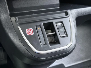 Peugeot e-Expert Long 75 kWh L3 9pl | SOH 95% | CAMERA | NAVIGATIE | BTW VERREKENBAAR | LED | CLIMA | FABRIEKSGARANTIE TOT 11-2027 | ALL-IN PRIJS / 37