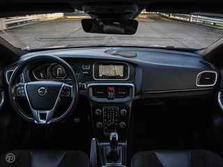 Volvo V40 2.0 D3 150 PK Business Sport R-Design Panoramadak Harman Kardon LED Standkachel Trekhaak Stoelverwarming 18" / 2