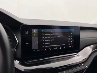 Skoda Octavia Combi 1.5 e-TSI Style | Adaptive Cruise | Navi | Camera | Stoelverwarming | CarPlay / 22