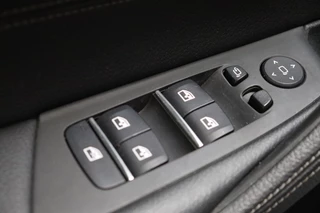 BMW 5 Serie Touring 530e High Executive M Sport Pakket Automaat  / Live Cockpit Professional / SOH 87% / Panoramadak / Trekhaak / Driving Assistant Professional / Comfortstoelen / Laserlight / Head-Up Display / Adaptief Onderstel / DAB / Parking Assistant / Hifi / 32