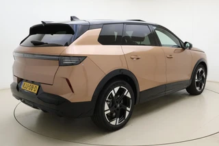 Opel Grandland Electric GS 73 kWh | Stoelverwarming | Verwarmd stuurwiel | Adaptieve Cruise Control | 360° Camera | Panoramisch schuif/kantel dak | Matrix LED koplampen | 20'' Lichtmetalen velgen / 2