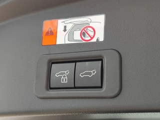 Toyota bZ4X Touring EXECUTIVE AWD 75 kWh NIEUW! PANODAK JBL-AUDIO 1500KG TREKGEW LM-VELGEN 20" 4S-BANDEN STOELVERW/KOELING STUURVERW BLIND SPOT WARMTEPOMP EL-ACHTERKLEP / 36