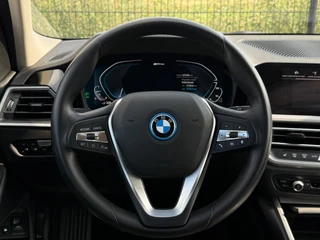 BMW 3-serie Touring 320e Business Edition Plus | Camera | Laser | Stoelverwarming | Carplay | / 18